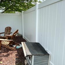 Vinyl-siding-fence-washed-and-restored-to-like-new-in-Ridgewood-NJ 1